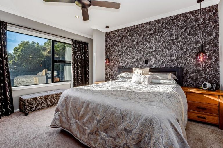 Photo of property in 15 Glenorchy Way, Aotea, Porirua, 5024