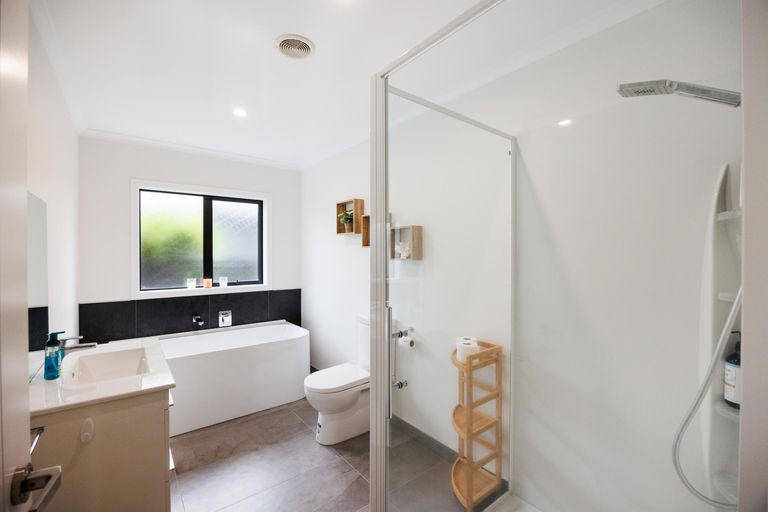 Photo of property in 24b Roberts Line, Kelvin Grove, Palmerston North, 4414