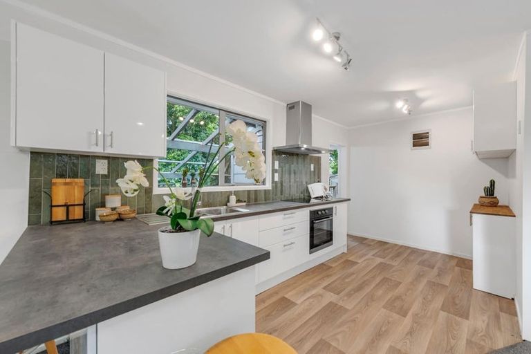 Photo of property in 9 Smedley Street, Manurewa, Auckland, 2102