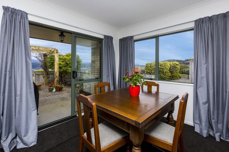 Photo of property in 32 Percy Kinsman Crescent, Riverstone Terraces, Upper Hutt, 5018