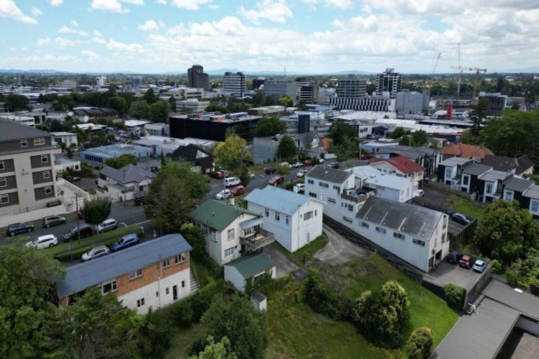 Photo of property in 35 Thackeray Street, Hamilton Lake, Hamilton, 3204