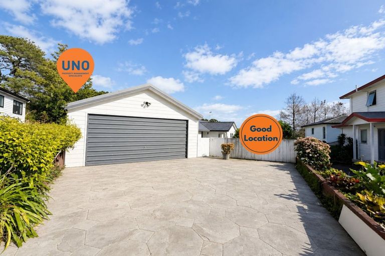 Photo of property in 11 Mira Place, Windsor Park, Auckland, 0632