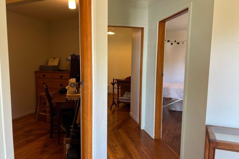 Photo of property in 95 Cornwallis Road, Cornwallis, Auckland, 0604