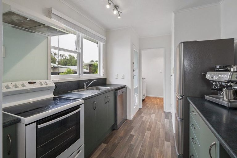 Photo of property in 6 Kimberley Grove, Westbrook, Palmerston North, 4412