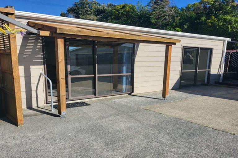 Photo of property in 12 Tirowhanga Road, Paremata, Porirua, 5024