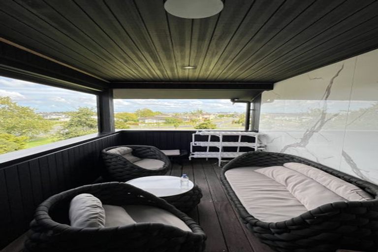 Photo of property in 3 Wyon Way, Flat Bush, Auckland, 2016