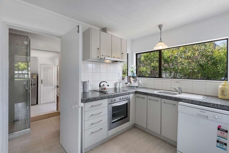 Photo of property in 1/24 Curacao Place, Half Moon Bay, Auckland, 2012