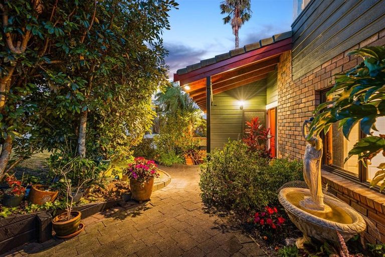 Photo of property in 1/181 Luckens Road, West Harbour, Auckland, 0618