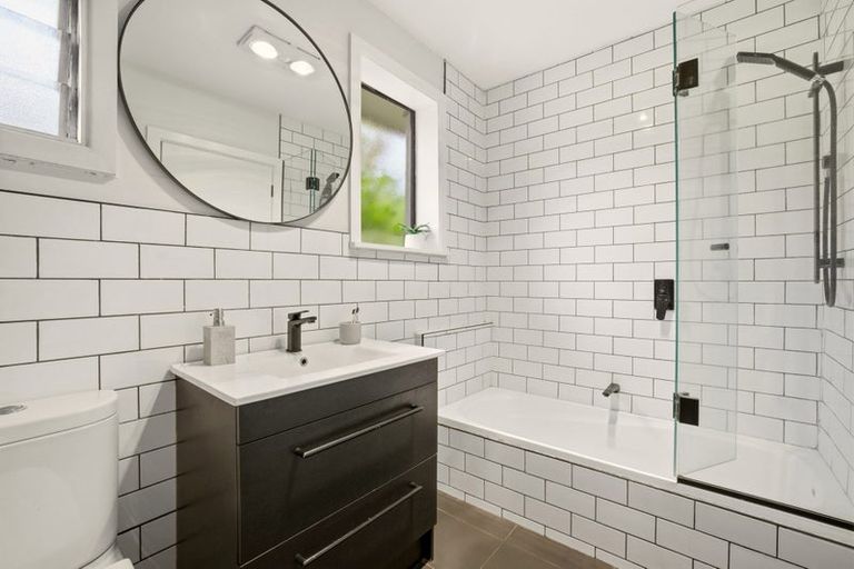 Photo of property in 8 Ardmore Place, Bishopdale, Christchurch, 8053