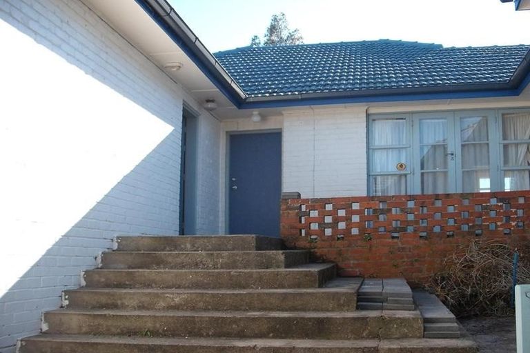 Photo of property in 1/12 Waiohua Road, Greenlane, Auckland, 1061