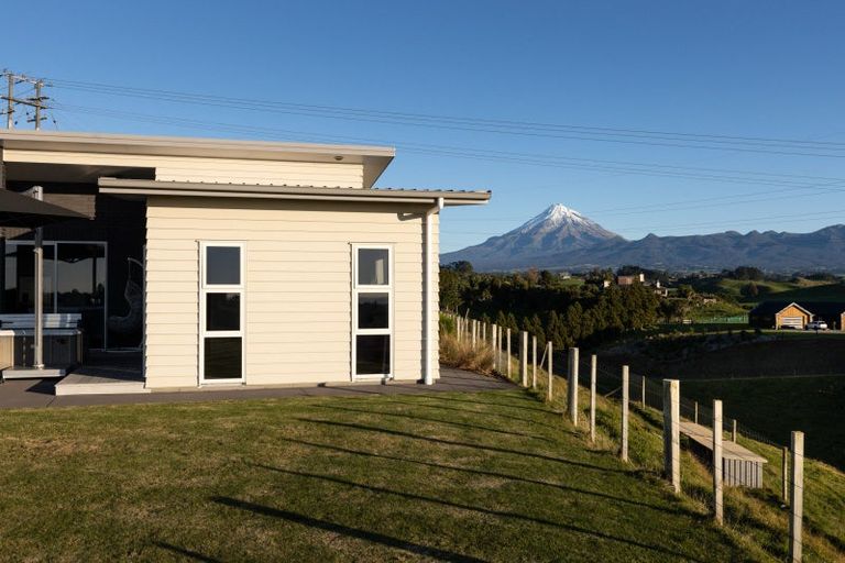 Photo of property in 576a Mangorei Road, Mangorei, New Plymouth, 4371