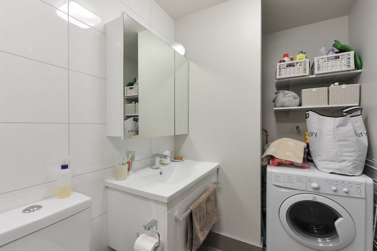 Photo of property in Masina Apartments, 211/80 Riddiford Street, Newtown, Wellington, 6021