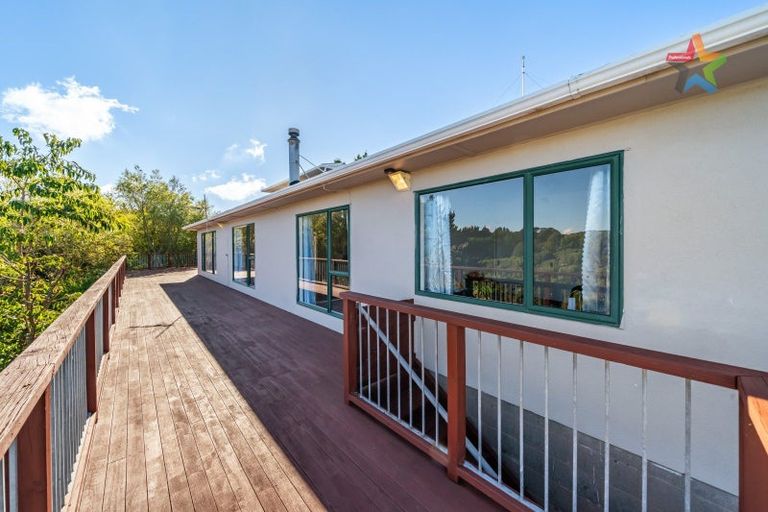Photo of property in 285 Maungaraki Road, Maungaraki, Lower Hutt, 5010