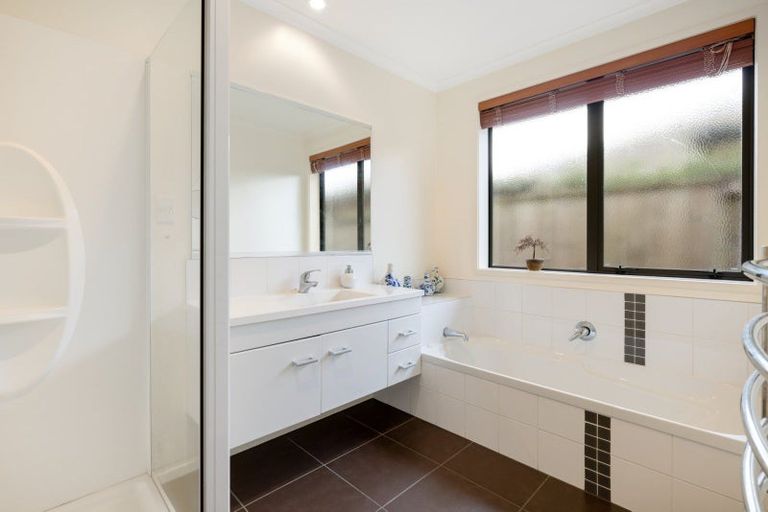 Photo of property in 34 Carrington Drive, Papamoa Beach, Papamoa, 3118