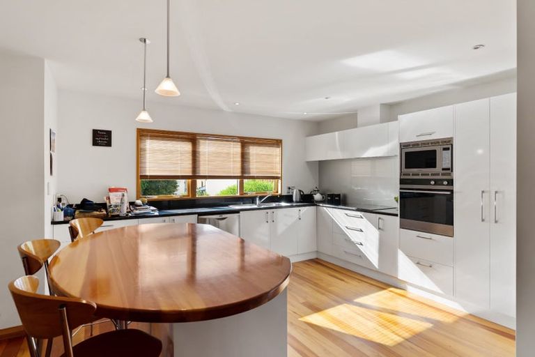 Photo of property in 33 Bryndwr Road, Fendalton, Christchurch, 8052