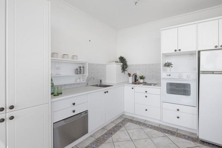 Photo of property in Rona House, 33 Rimu Street, Eastbourne, Lower Hutt, 5013