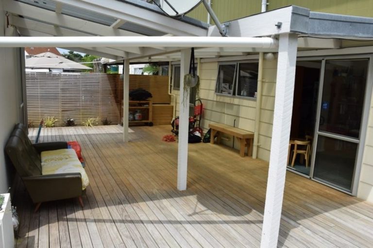 Photo of property in 68 Kohekohe Street, New Lynn, Auckland, 0600