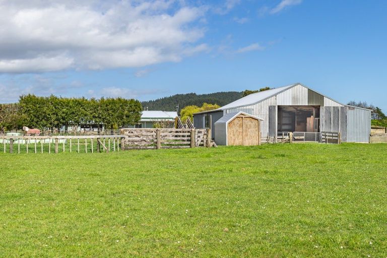 Photo of property in 514 Arapaepae Road South, Ohau, Levin, 5570