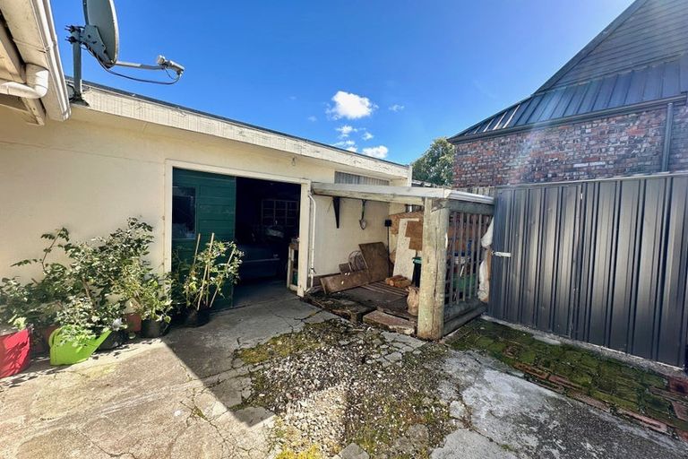 Photo of property in 220 Clyde Street, Balclutha, 9230