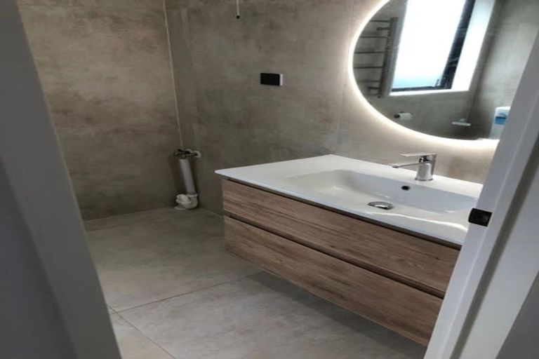 Photo of property in 42 Matahae Drive, Flat Bush, Auckland, 2019