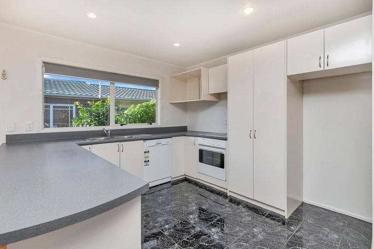 Photo of property in 19 Zefiro Drive, Massey, Auckland, 0614