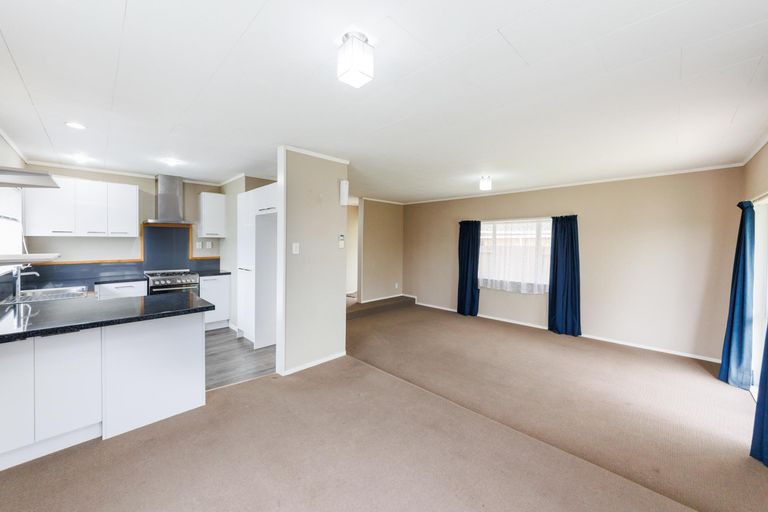 Photo of property in 25 Willowstream Grove, Cloverlea, Palmerston North, 4412