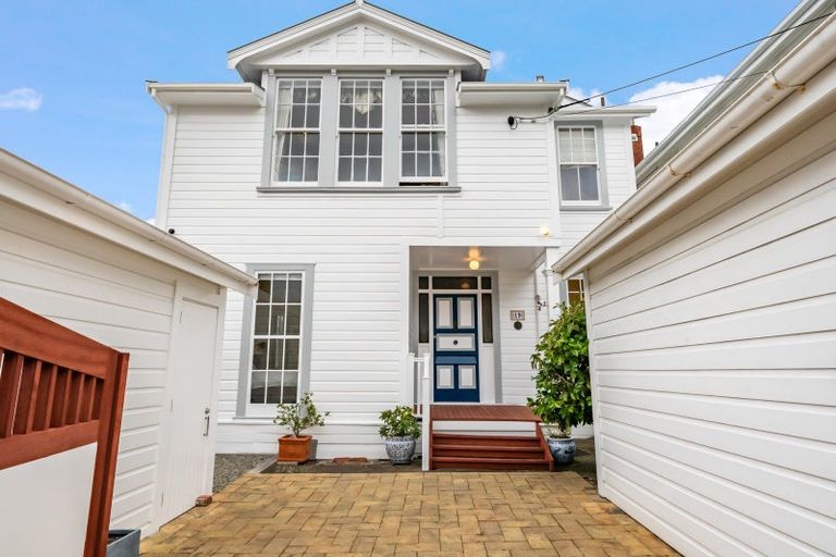 Photo of property in 19 Selwyn Terrace, Thorndon, Wellington, 6011