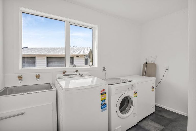 Photo of property in 11 Leander Place, Milson, Palmerston North, 4414