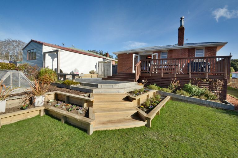 Photo of property in 10 Charters Street, Glenross, Dunedin, 9011