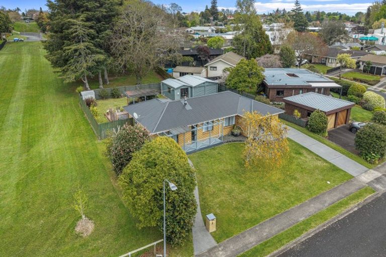 Photo of property in 2 Sheridan Crescent, Leamington, Cambridge, 3432