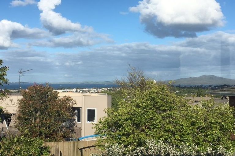 Photo of property in 1/61 Forrest Hill Road, Milford, Auckland, 0620