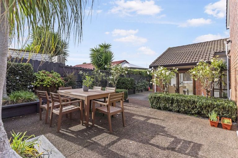 Photo of property in 3 Citation Way, Botany Downs, Auckland, 2010