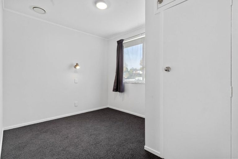 Photo of property in 1 Pitcher Place, Glen Eden, Auckland, 0602