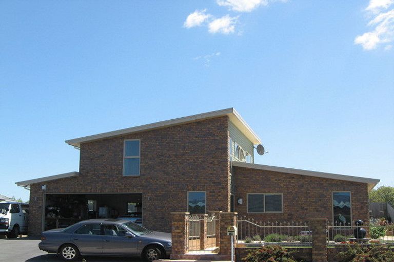 Photo of property in 19 Willowview Drive, Redwood, Christchurch, 8051