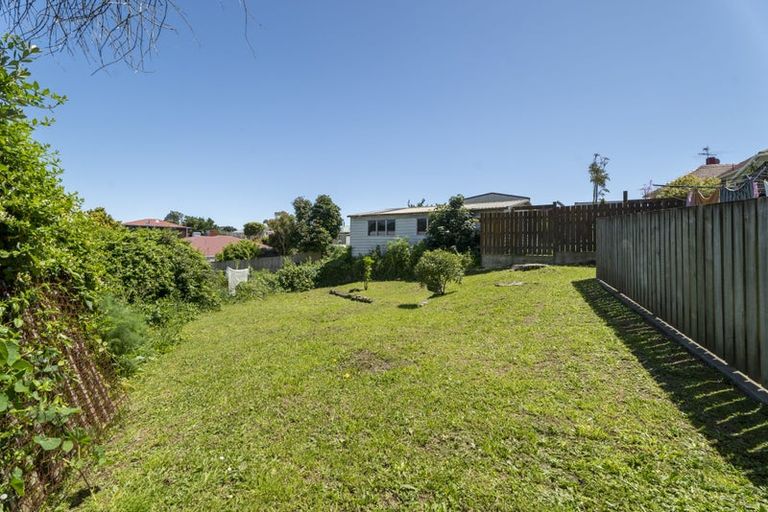 Photo of property in 35 Cornwall Crescent, Cannons Creek, Porirua, 5024