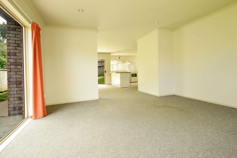 Photo of property in 64a Peverill Crescent, Papatoetoe, Auckland, 2025