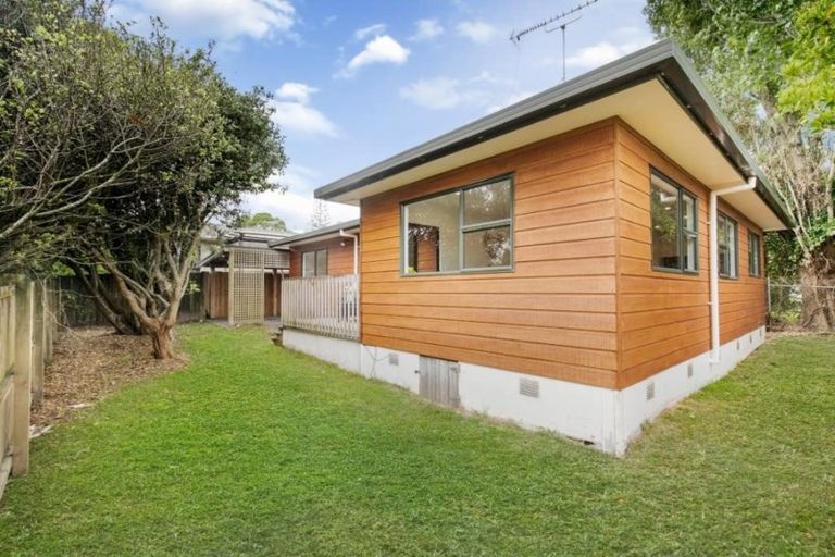 Photo of property in 2/73 Bond Crescent, Forrest Hill, Auckland, 0620