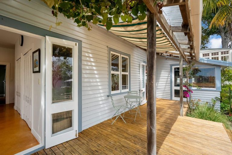 Photo of property in 12 Glade Place, Birkenhead, Auckland, 0626