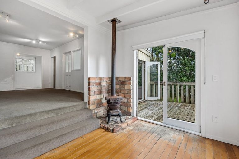 Photo of property in 37 Makiri Street, Helensville, 0800