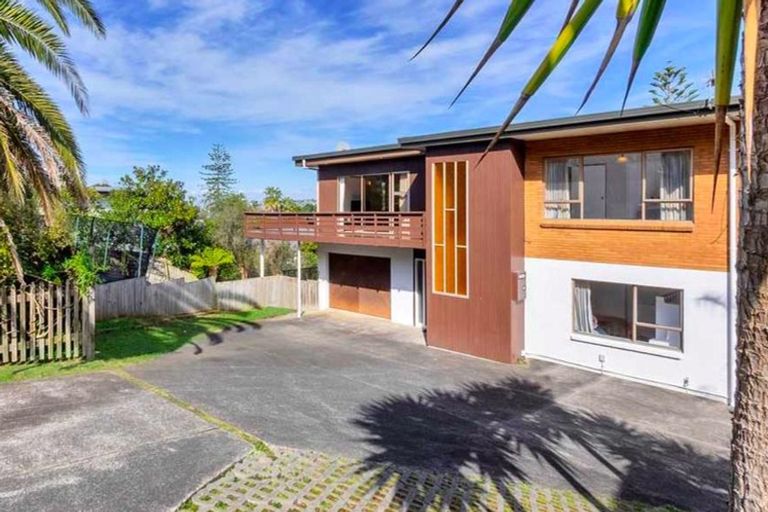 Photo of property in 1/2a Carlisle Road, Browns Bay, Auckland, 0630