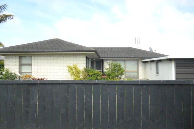 Photo of property in 10a Vivian Wilson Drive, Eastern Beach, Auckland, 2012