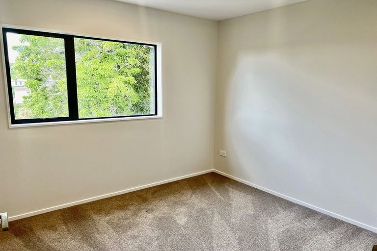 Photo of property in 45c Seon Place, Birkdale, Auckland, 0626