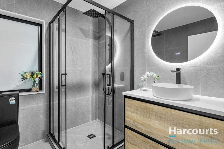 Photo of property in 56a Donovan Avenue, Massey, Auckland, 0614