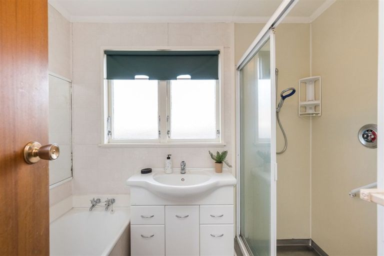 Photo of property in 1 Charwell Place, Highbury, Palmerston North, 4412