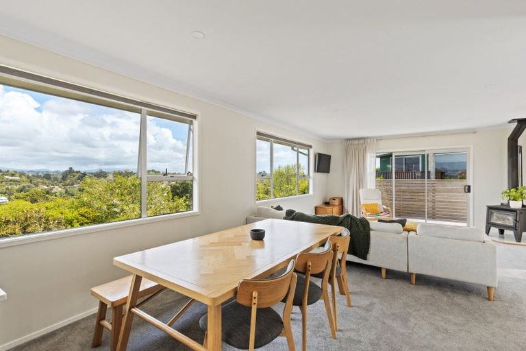 Photo of property in 17 Longview Drive, Merrilands, New Plymouth, 4312