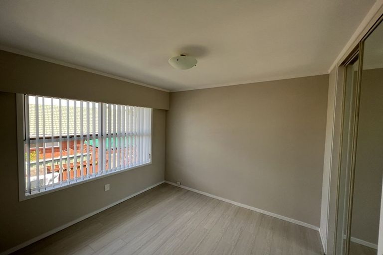 Photo of property in 2/52 Bentley Avenue, Glenfield, Auckland, 0629