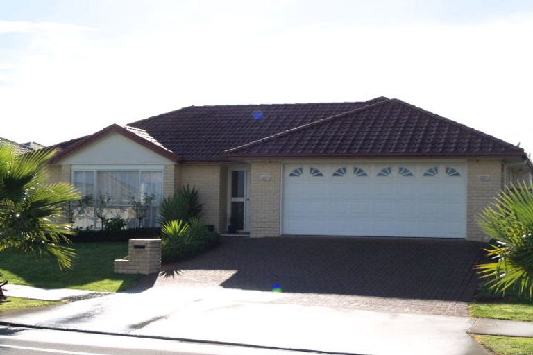 Photo of property in 108 Golfland Drive, Golflands, Auckland, 2013