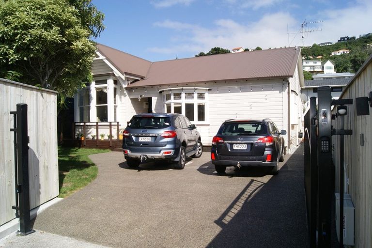 Photo of property in 122a Derwent Street, Island Bay, Wellington, 6023