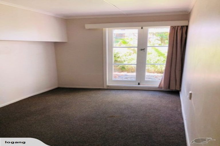 Photo of property in 76 Wade River Road, Stanmore Bay, Whangaparaoa, 0932