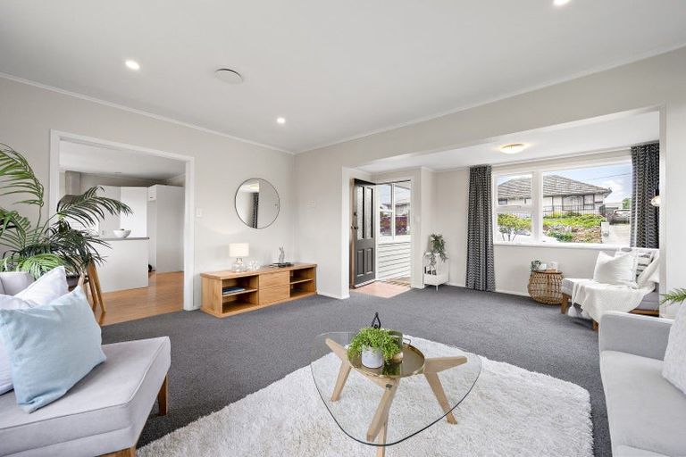 Photo of property in 18 Spenmoor Street, Newlands, Wellington, 6037